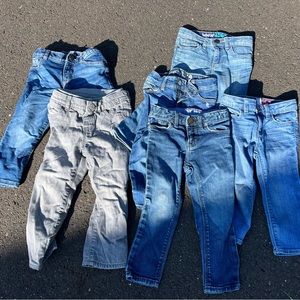 5 pairs of Gap 2t jeans And 1 pair 18-24months